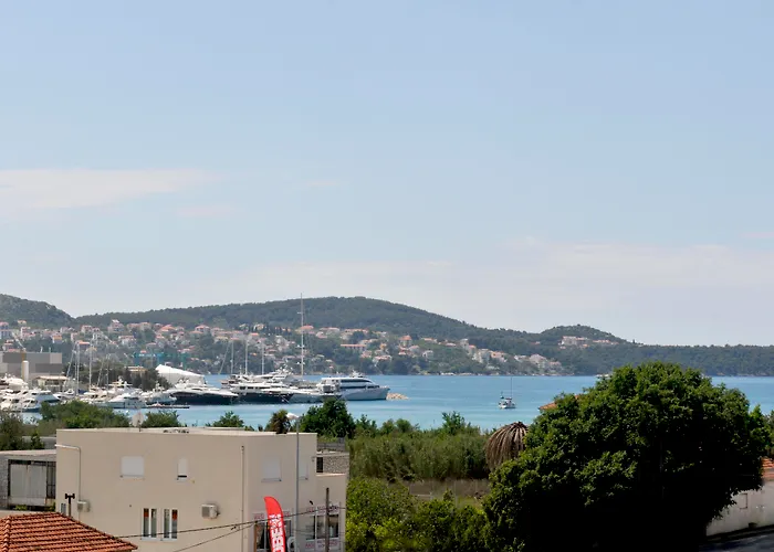 Apartmani Trogir Апартаменти