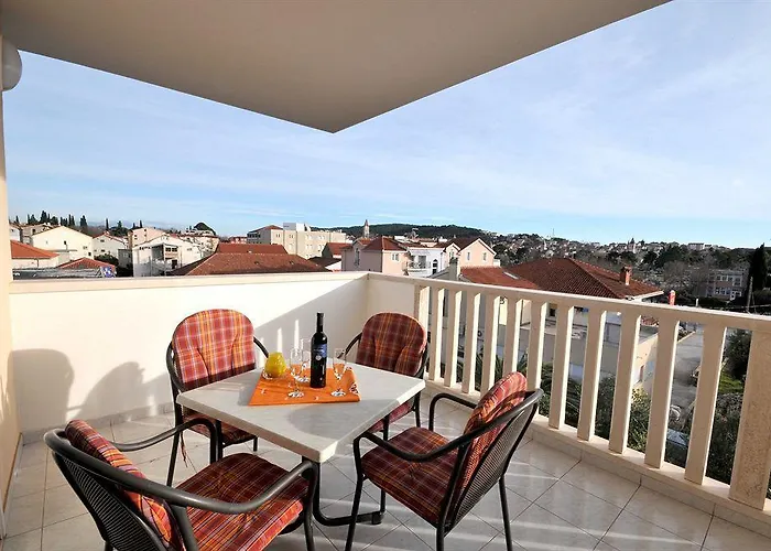 Apartmani Trogir Апартаменти *