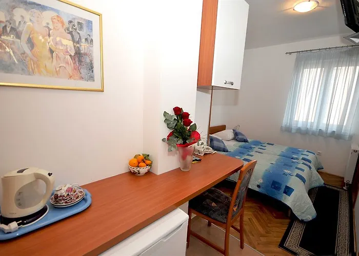 Апартаменти Apartmani Trogir *